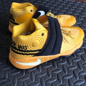 Rare Nike Kyrie School Bus Youth Size 6.5